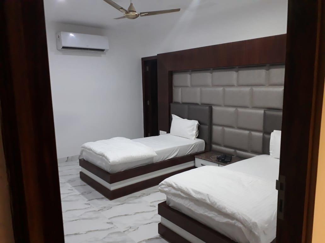 Hotel Neelam Moga Лудхиана Экстерьер фото